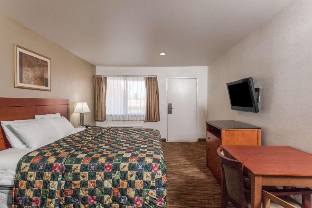 Travelodge by Wyndham Hemet CA