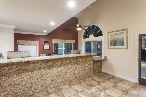 Travelodge by Wyndham Hemet CA image 4